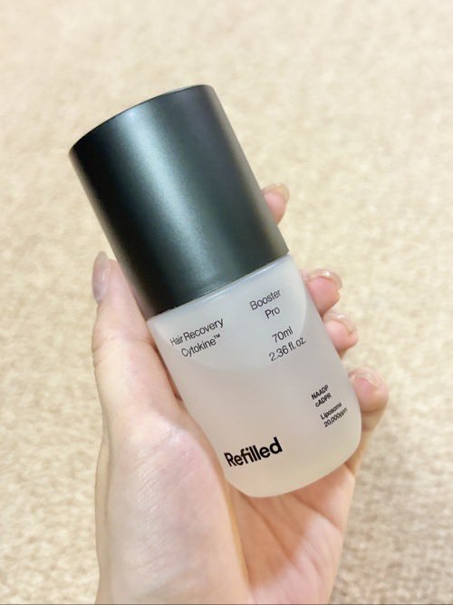 chino_change's tweet photo. 【PR】#Refilled @refilled_japan サイトカイン ブースターはブラシとボトルが一体化してる!
頭皮を叩くようにマッサージしながら使うと、気持ちいい刺激でケアができるよ🙂↕️
#ヘアケア https://t.co/L2s1MYPCS3