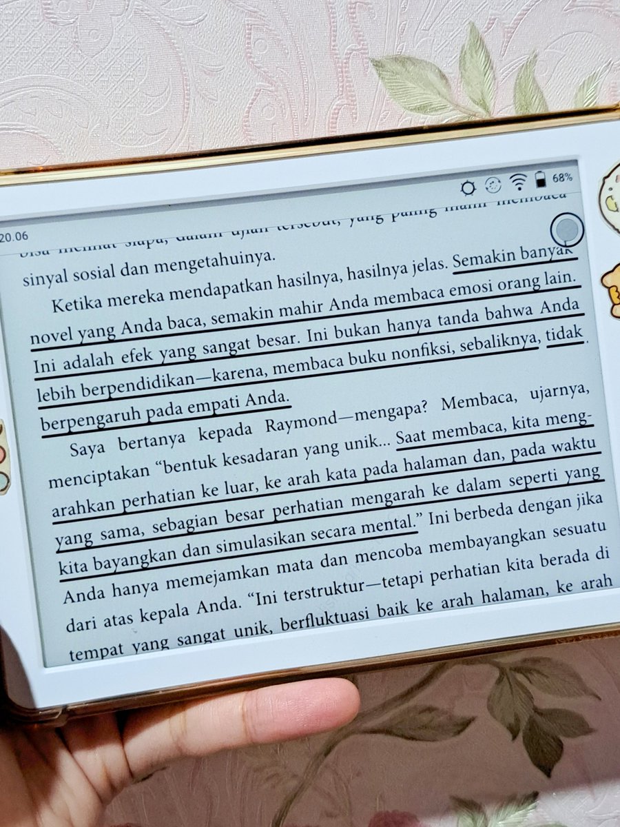 nadinosauwus's tweet photo. Belum tau aja betapa berkesannya belajar sejarah, budaya, dan banyak hal dari buku fiksi 📚☺️✨️

Dibahas juga di buku Johann Hari manfaat membaca fiksi terhadap empati: https://t.co/Mj7NACUPuF