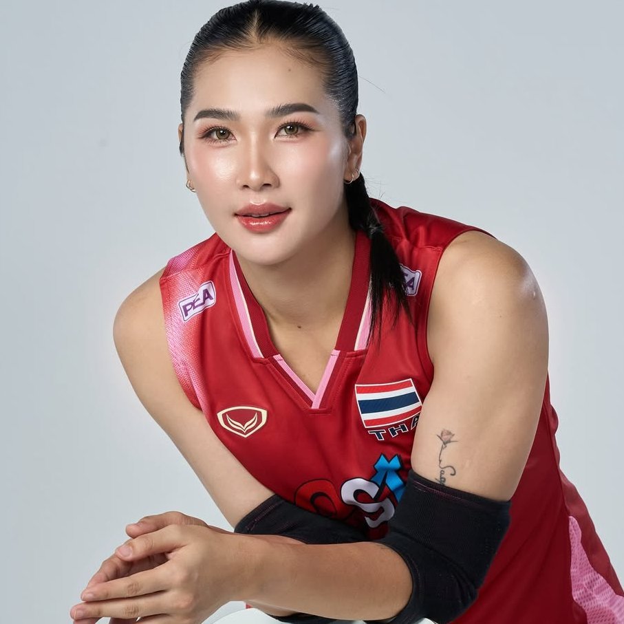 VolleyballTit0's tweet photo. Sasipaporn nung first set KALA NI ACCLA MAKAKAUWI SYANG FRESH HAHAHAHAHAH EME https://t.co/OBBgaHkY4f