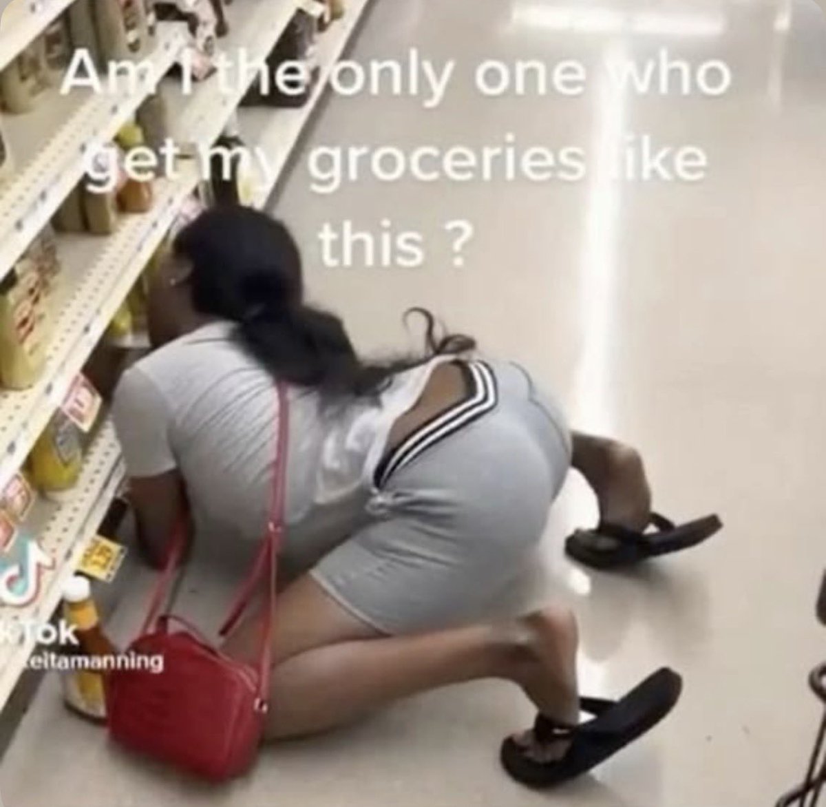 PorcelainRosexX's tweet photo. reading nutrition labels in front of any and everyone idc https://t.co/xOETD1GtKk