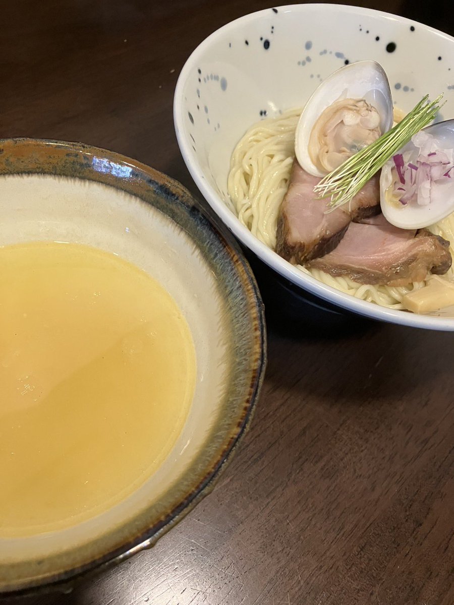 yuno_noodle's tweet photo. こんばんは♪
本日もありがとうございました😊
明日は11時〜15時、明日は！千葉県産地蛤、地鶏、煮干しのトリプルスープの塩らーめん【ヤマブキ】＆数量限定🆕【ヤマブキつけ麺ver】ご用意です！

つけ麺はタレを変えており、らーめんとは違うヤマブキをお楽しみ頂けます✨

よろしくお願い致します😊 https://t.co/nC1wGf8Wtl