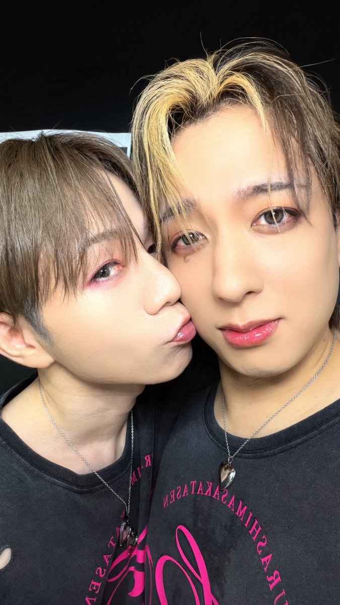 uratasama's tweet photo. 仙台初日お疲れ様でしたん！！

うらしま！ツーショット！ https://t.co/f3HJI5kowL