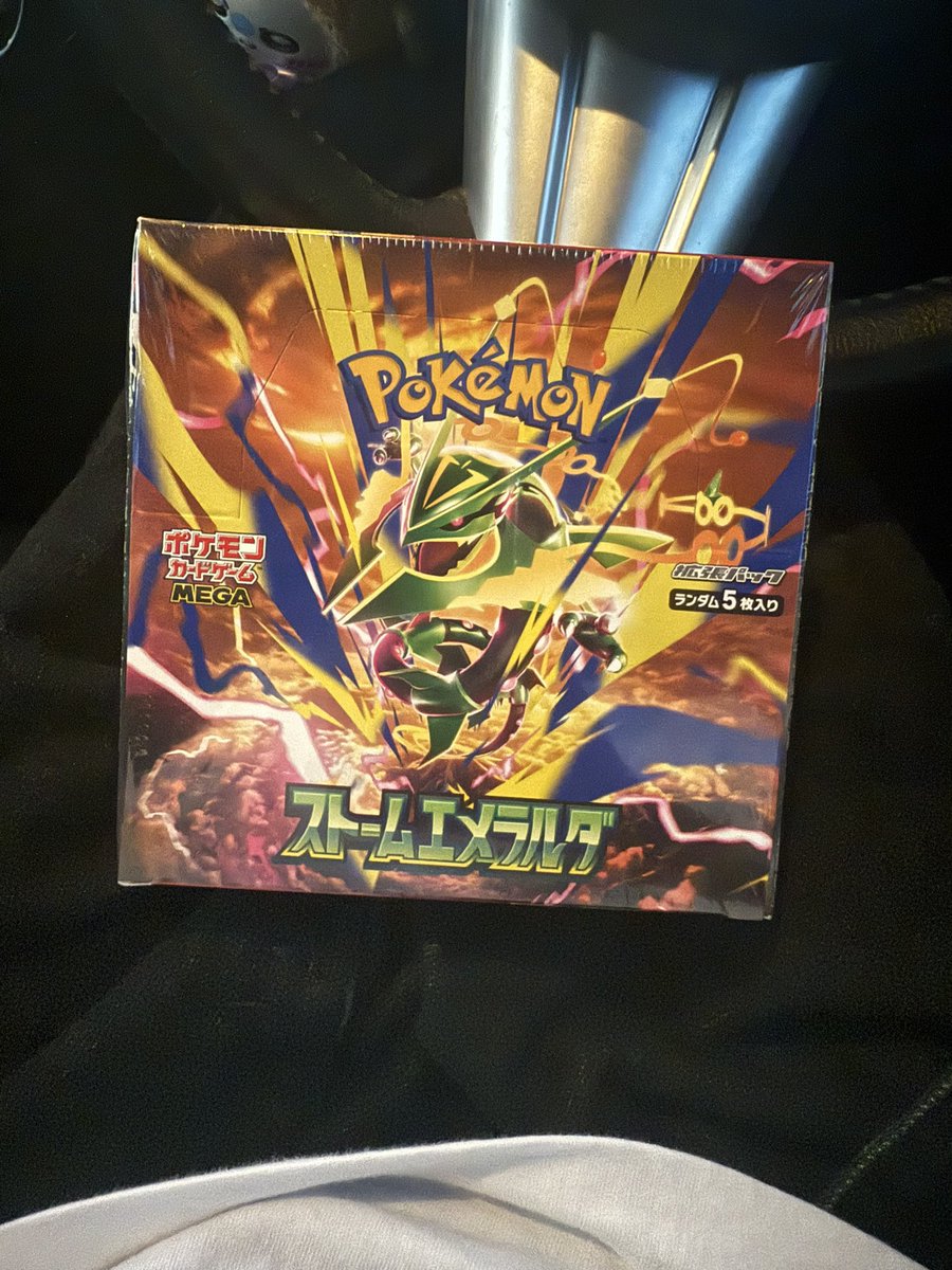 MaRu_4812's tweet photo. BOX争奪戦抽選枠でストームエメラルダ1BOXゲットしてきたぜ！ランダム枠の当たりですけどねw https://t.co/rCyt8J6Exx