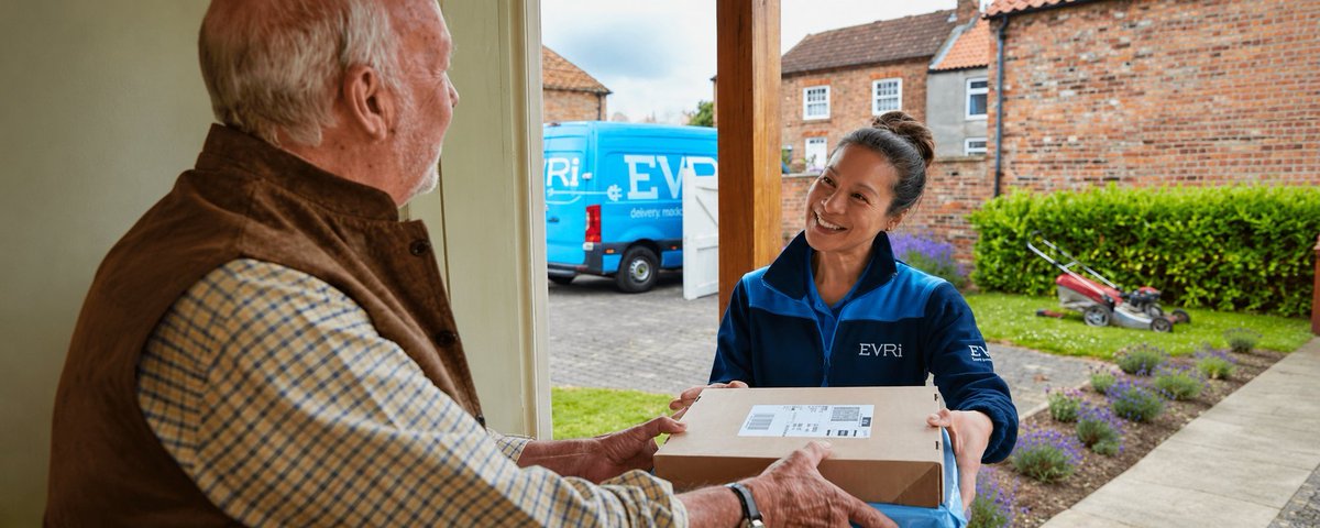 EvriUkDesk's tweet photo. We get it waiting at home for a parcel is a full-time job. ⏳📦
Live tracking helps… but only if you actually check it. 😏
#Evri #ParcelLife #Shipping #CourierUk #DeliveryUk #evri https://t.co/xDdgWpt6t0