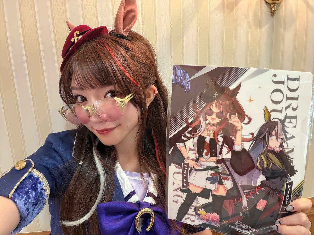 miyumi_shuri's tweet photo. ジャーニーさんとのグッズ、嬉しすぎ〜！！👓🕶️

#ウマ娘 https://t.co/UaYDSNyqIG