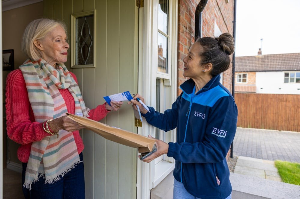 EvriUkDesk's tweet photo. We get it waiting at home for a parcel is a full-time job. ⏳📦
Live tracking helps… but only if you actually check it. 😏
#Evri #ParcelLife #Shipping #CourierUk #DeliveryUk #evri https://t.co/xDdgWpt6t0