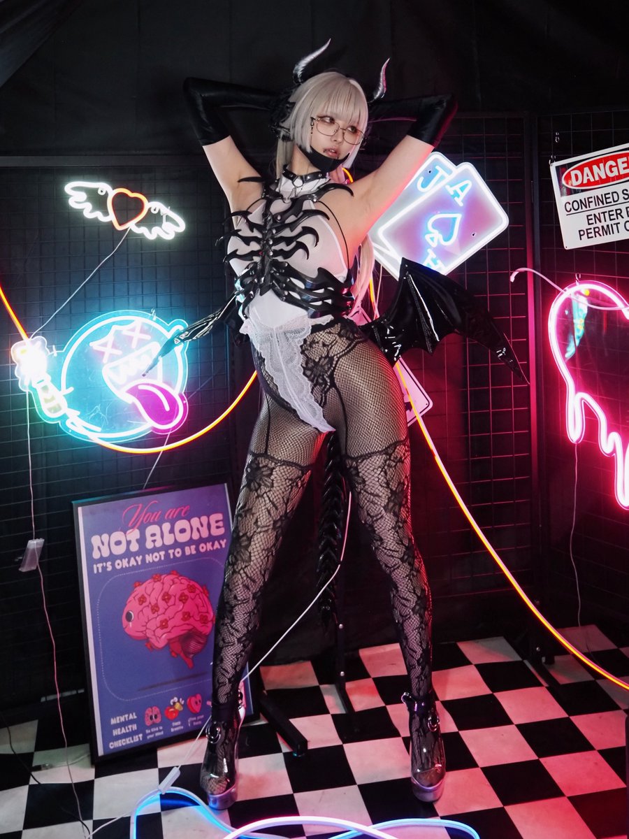 neruko_kanade_'s tweet photo. 網タイツサキュバス😈
#大美屋アーマー

📸 @DWeIw5CnVtpPPfT 
           (アクスタにぴったりそう！！) https://t.co/Lu1CyKNSZx