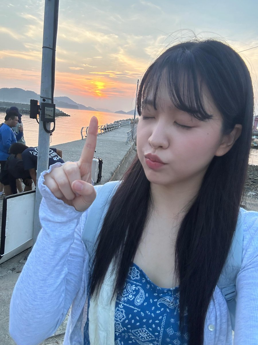 bellingkham's tweet photo. Happy National Girlfriend’s Day @Yereim 🤍 https://t.co/X6wYQt9AGR