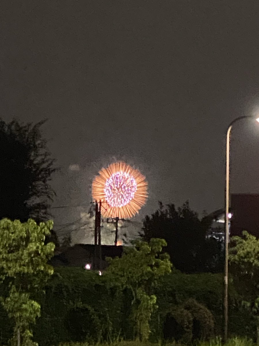 acosouma's tweet photo. 少し出ると見える板橋花火大会🎆

そして、結多の盆踊りのモデルにした盆踊りへ！

お店出している結多町の人達みたいな知り合いにも久しぶりに会えて幸せ！

#私たち2026 https://t.co/tHKavgnxvL