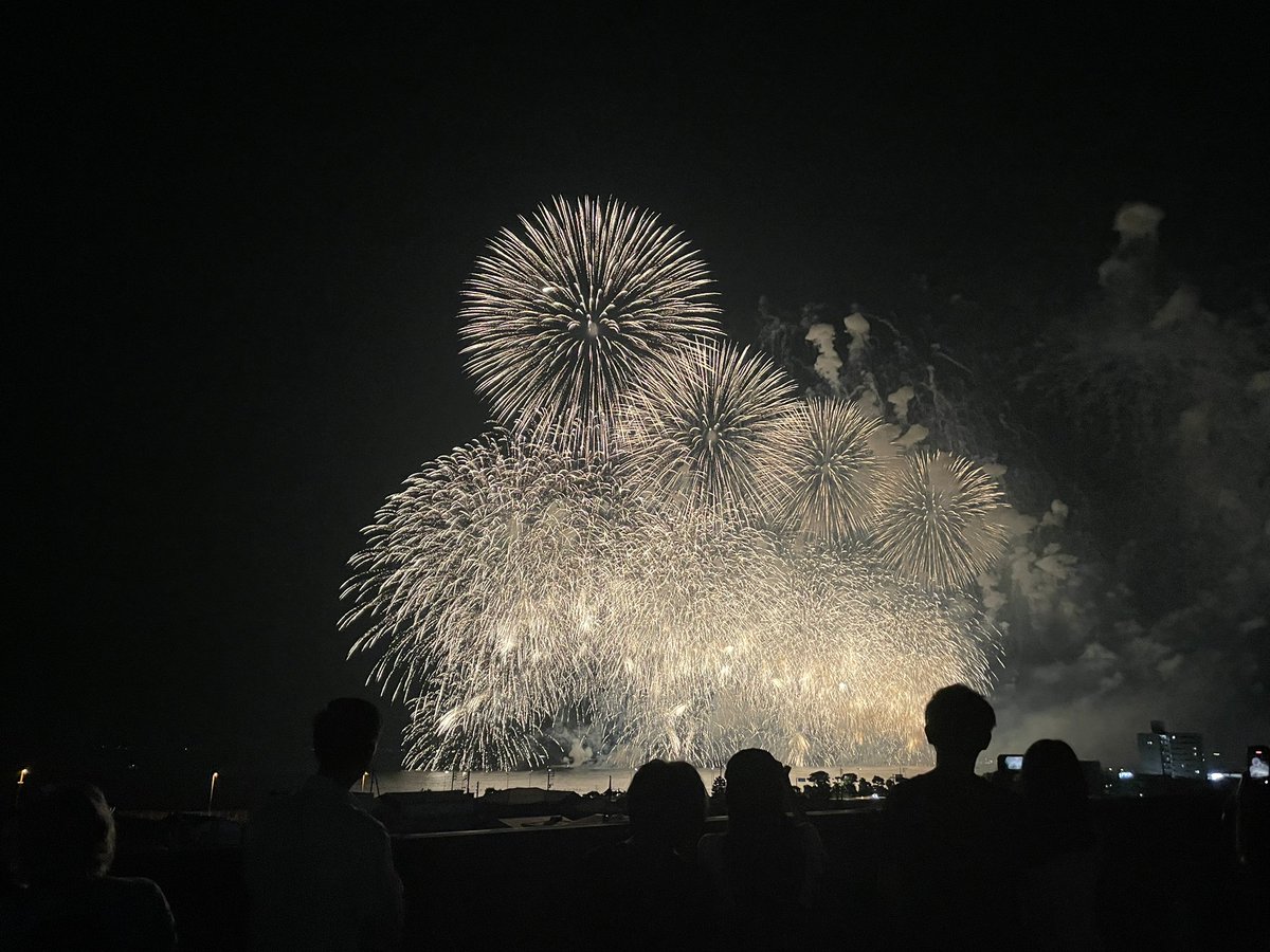 stathamkun5's tweet photo. 今年初花火は水郷祭🎆

めっちゃ綺麗に見えたしすぐ帰れるけん
来年からここで見ます🤣

子供たちが大喜びで来て良かった🥺 https://t.co/7mm7g5HOm9