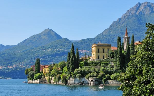 earthwhisperss's tweet photo. Lake Como, Italy 🇮🇹 https://t.co/YpzSTfgvsr
