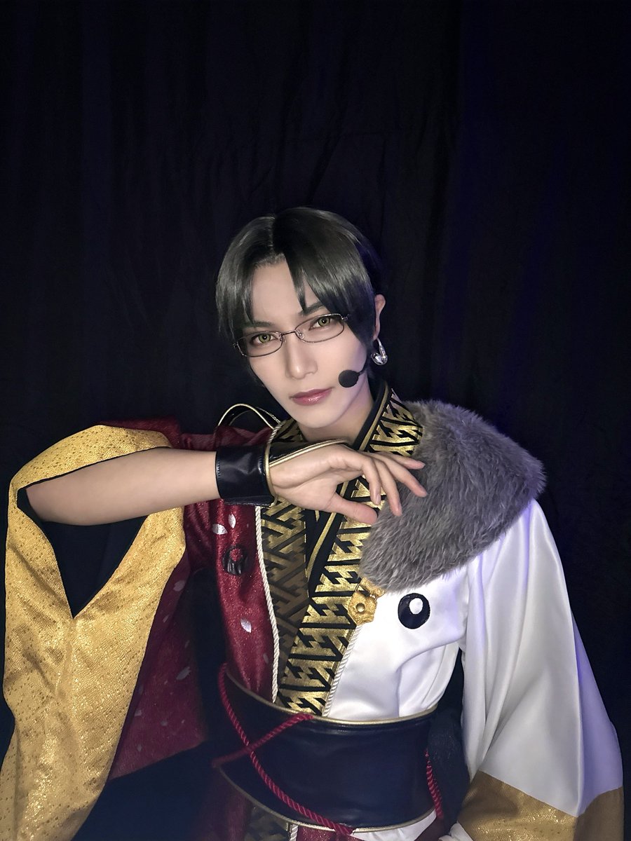 hiroki_kajita's tweet photo. 沢山の声援ありがとうございます！！

紅月のユニット衣装が大好きなんだ！！🌙🪭

この衣装であの曲もできて良かった🥹
#あんステ #紅月 #蓮巳敬人 https://t.co/ebnJmKPNUr