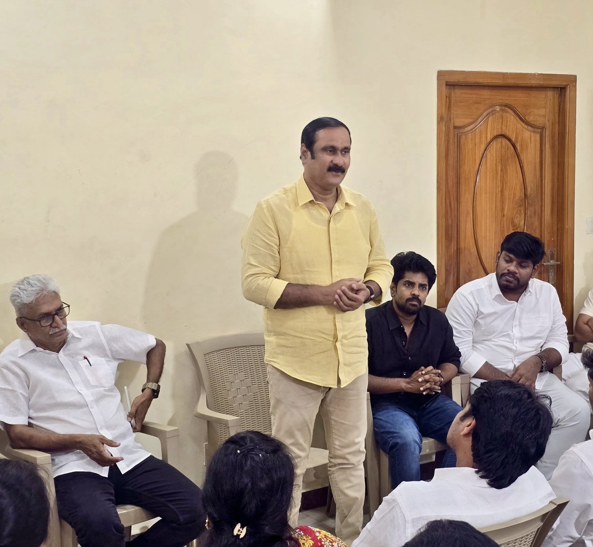 draramadoss's tweet photo. ஆந்திர பிரதேசம் மாநிலத்தில் பாட்டாளி மக்கள் கட்சி தொடங்குவது தொடர்பாக அம்மாநில நிர்வாகிகளுடன் சென்னை பாட்டாளி மக்கள் கட்சி அலுவலகத்தில் கலந்துரையாடிய போது.! https://t.co/apDhbufqRJ