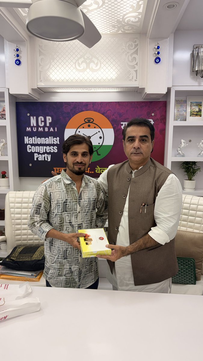 AapkaZaahidKhan's tweet photo. Mr. Firoz Sayyed came to meet me to express his gratitude. A few days ago, his brother, Mr. Sayyed Abdul Gazi, was admitted to Bhaktivedanta Hospital, Mira Road, suffering from Leptospirosis and Dengue. I was fortunate to extend my support during that difficult time
@zeeshanBabaS https://t.co/HbYlLJbbTQ
