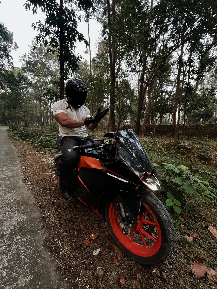 alphamuscleone's tweet photo. The road belongs to me today. https://t.co/QVWwtOhcqT