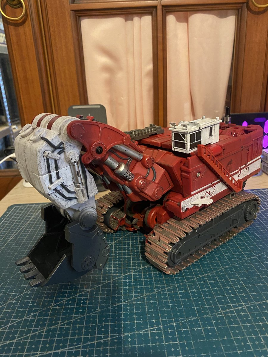 Philiprcrane1's tweet photo. Devil saviours giant axe in alt and robot mode , the robot mode is nice and all but I think I’m gonna display him in alt mode #transformers #devilsaviour #thirdparty #troublemaker https://t.co/qbWFmv7wlg