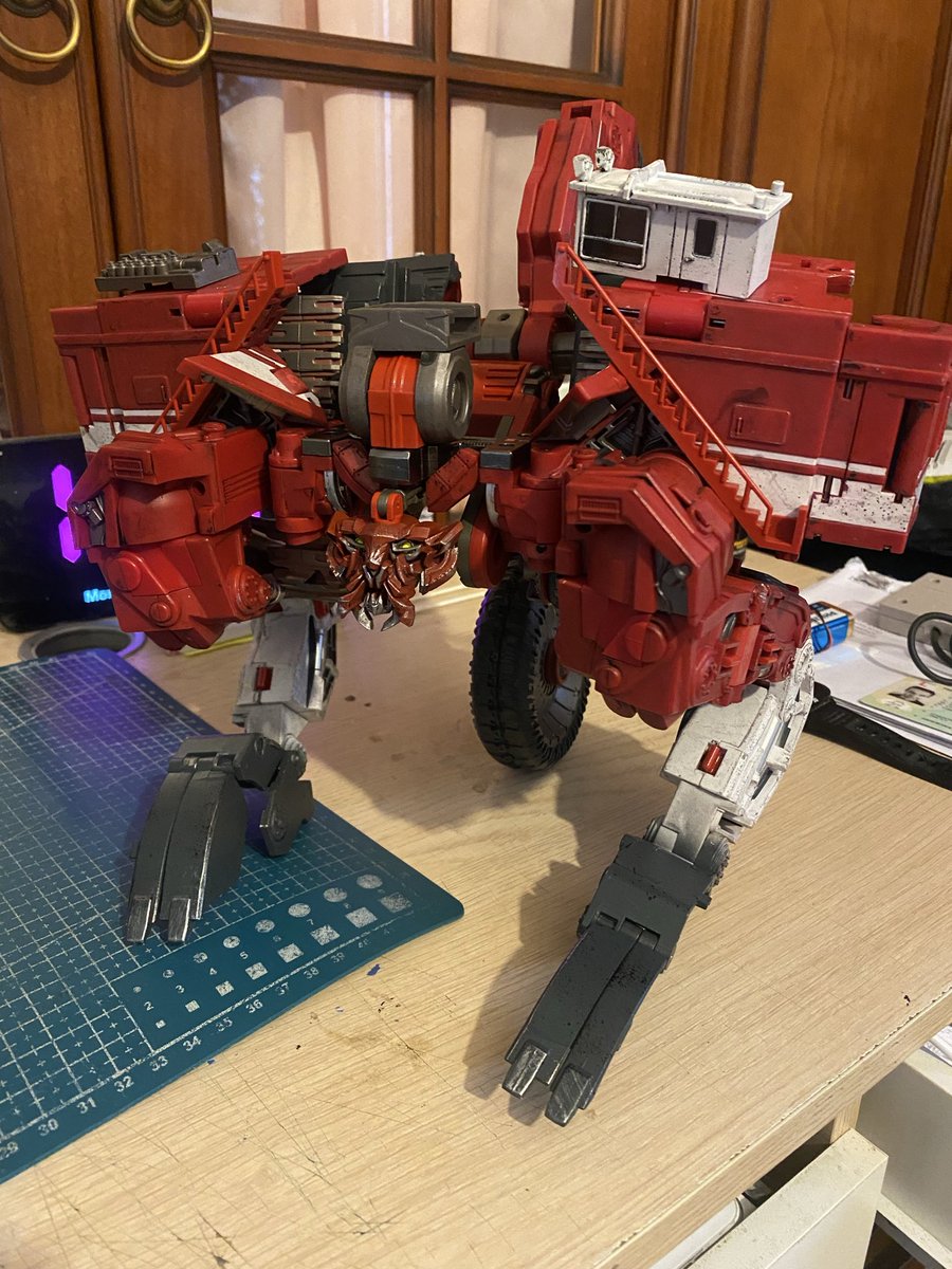 Philiprcrane1's tweet photo. Devil saviours giant axe in alt and robot mode , the robot mode is nice and all but I think I’m gonna display him in alt mode #transformers #devilsaviour #thirdparty #troublemaker https://t.co/qbWFmv7wlg