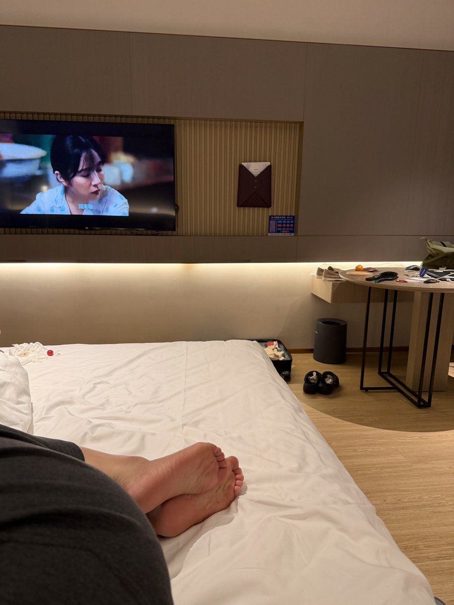 jldobber's tweet photo. 脚底这么红是气血足的原因吗 #脚底   #足控 https://t.co/g6Muzl5Ldi