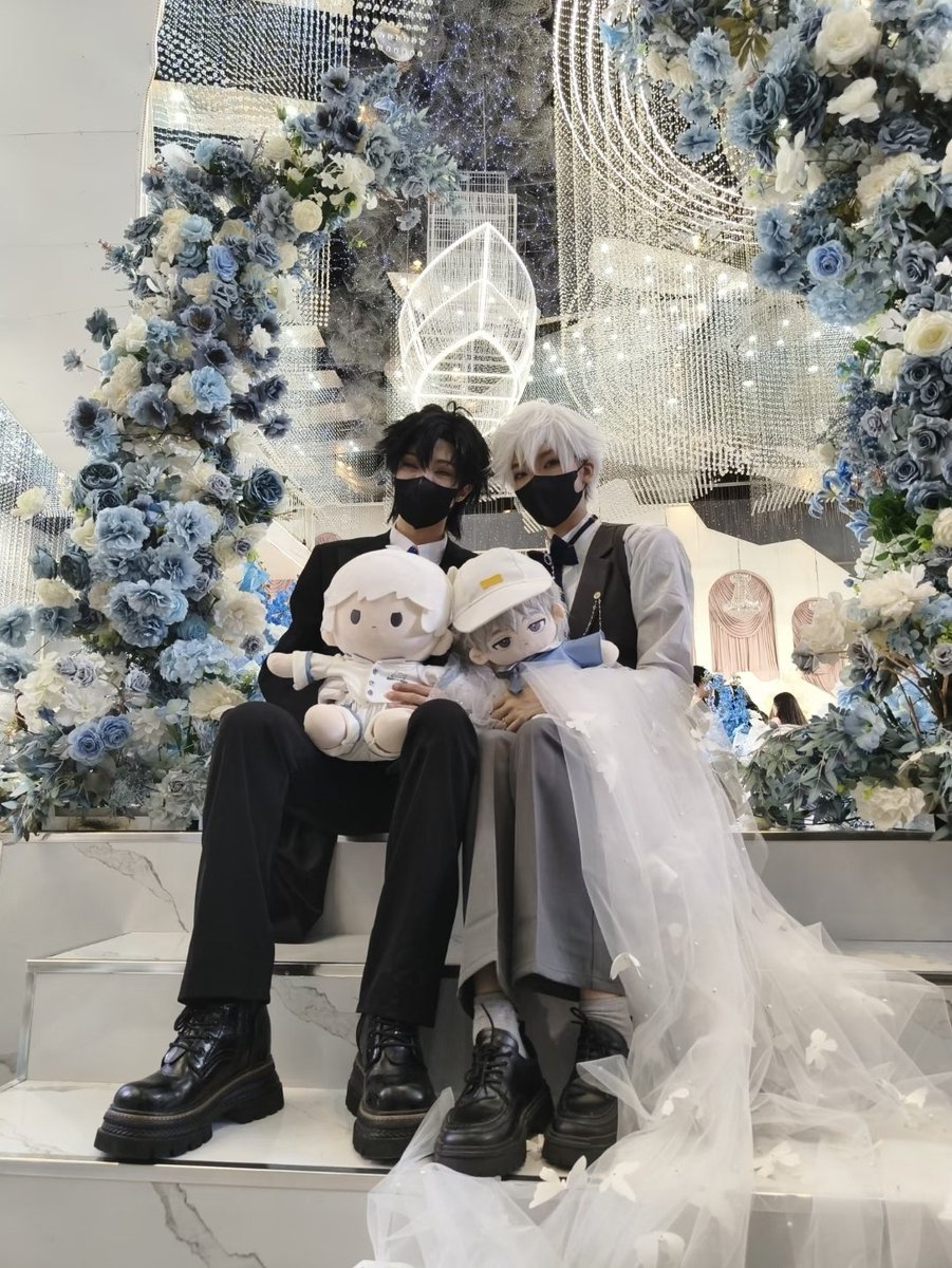 meihanxues's tweet photo. the most enchanting couple ever 🖤🤍💍 https://t.co/TPtAZRH4tq