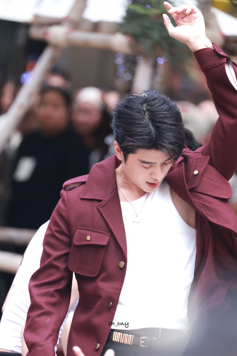Aynanahche's tweet photo. สุดเท่ในสยาม 😎❤️‍🔥.

OVERHOPED OFF THE STAGE

#OVERHOPED_OFFTHESTAGE 
#SVRN #SOVEREIGN 
#SIAMWALKINGSTREET https://t.co/bw768jrjQA