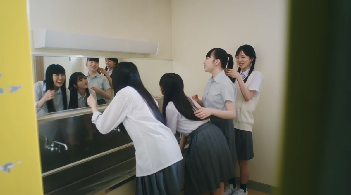 M1USIITA's tweet photo. THEYRE SO CUTE I LOVE THIS MV SO MUCH IT MEANS SO MUCH TO ME https://t.co/PRI8e4JCZB