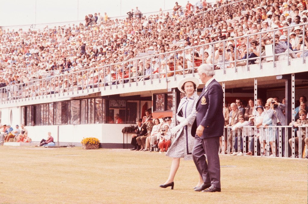 kaptere_mumbi's tweet photo. @jozzzaphen What Clowns!
They could have had all that positive PR for #TheFirm like #QEII did!
#RacistRoyalFamily couldn’t do the basics, EVEN for optics!
They were on “Sussex-Watch” 24/7!
It’s a fail as
“Head of the Commonwealth ”
Not for long… this level of disdain, WILL be matched! https://t.co/Iwma7i5ATP