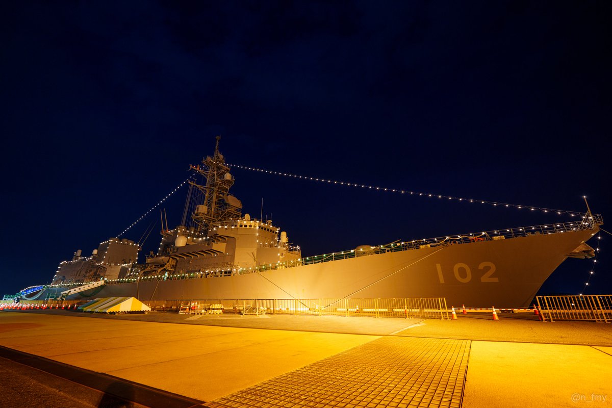 n_fmy's tweet photo. 護衛艦のライトアップを見るつもりが…陸上自衛隊の写真の方が多かった。
とてもカッコイイ！
#清水マリンフェスタ #清水みなと祭り https://t.co/BiOYNbBvo6