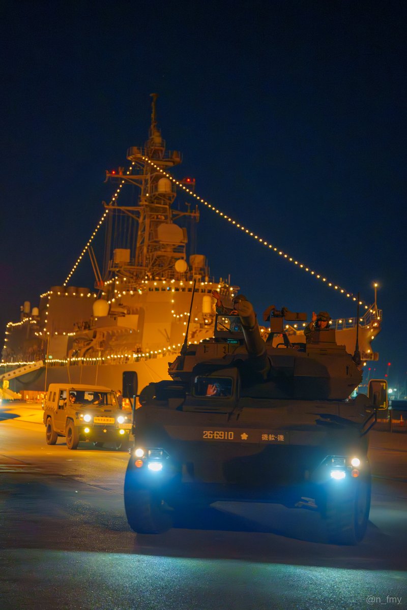n_fmy's tweet photo. 護衛艦のライトアップを見るつもりが…陸上自衛隊の写真の方が多かった。
とてもカッコイイ！
#清水マリンフェスタ #清水みなと祭り https://t.co/BiOYNbBvo6