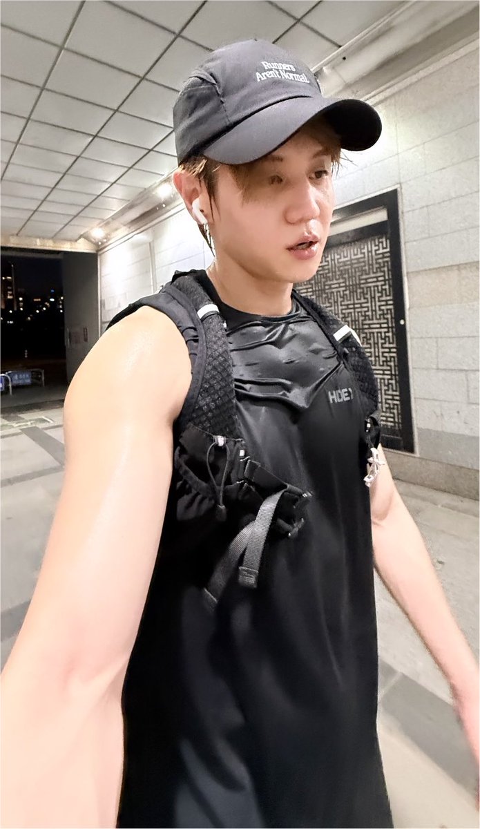gnuss_'s tweet photo. 애기 너 운동을 얼마나하는거야.. https://t.co/tZxsXKTqWt