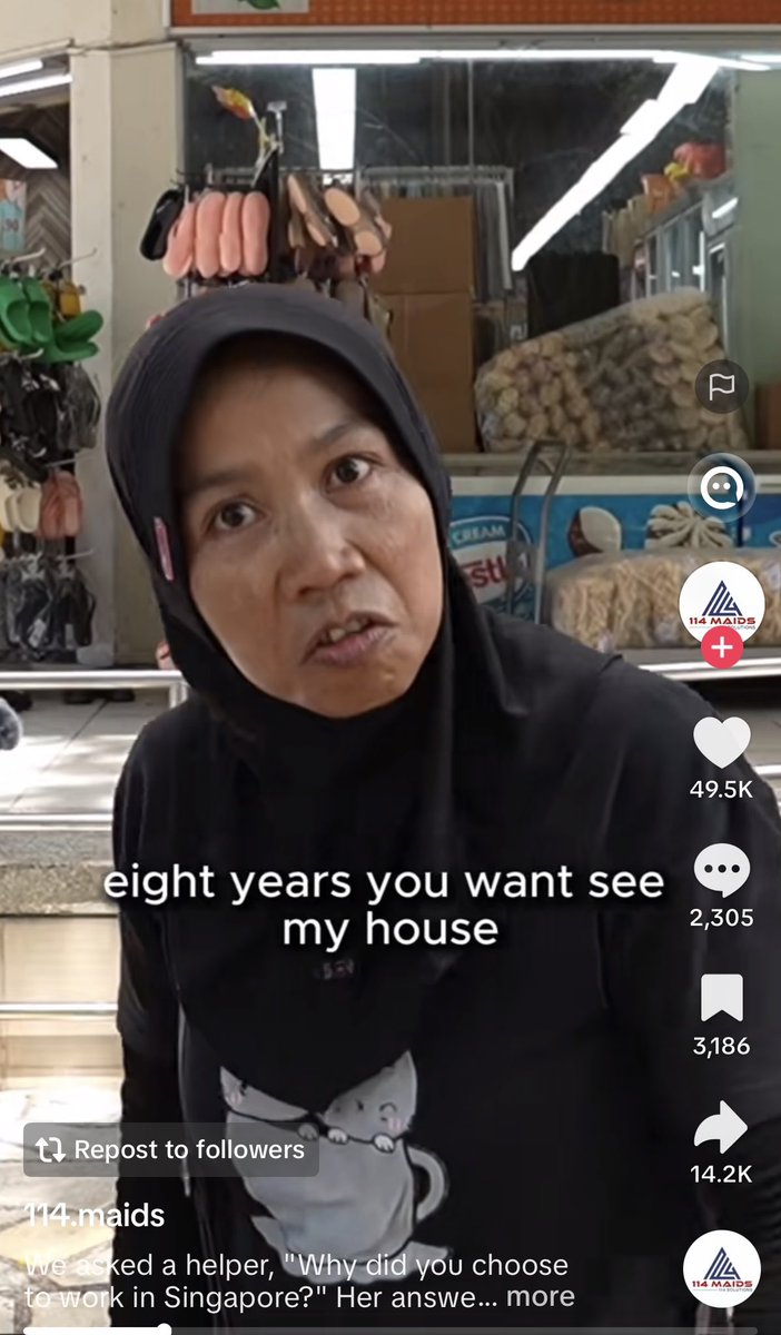 inquito's tweet photo. Ke singapore jadi Helper
pas ditanya jawabannya to the point cari duit buat beli tanah
•  Sudah kerja 8 tahun, hasilnya:
•  Punya rumah
•  Punya tanah
•  Usia 47 tahun, mau pensiun tahun depan
•  Alasan utama pulang: anak perempuannya diterima kuliah di Australia (jurusan guru)
•  Biaya kuliah ditanggung pemerintah (sebelumnya juga di Malaysia)
•  Harus pulang karena tidak ada suami, jadi dia yang jaga rumah

yang bikin salut, dia bisa nabung sebanyak itu
dan anaknya pasti pinter banget sampe keterima beasiswa begitu dah