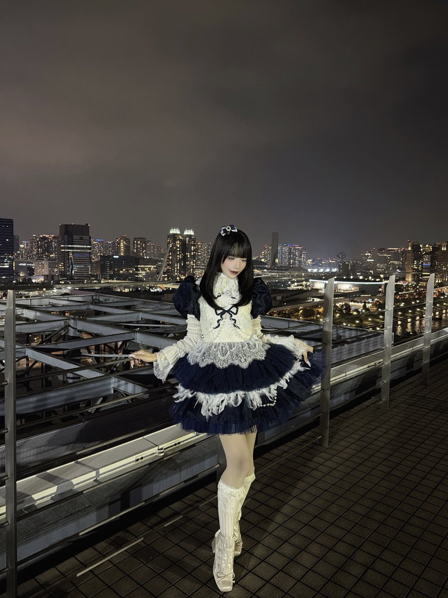 kanau_Ill's tweet photo. TOKYO IDOL FESTIVAL2026 supported by にしたんクリニック 8月1日
 #イル 初のTIF、そして8月一発目の現場にお越しくださりありがとうございました！！
今日の為に遠征してくれた子も休み取ってくれた子もそうじゃな��人もライブ見に来てくれた人もありがとうございます（ ᵕ̩̩ ᵕ̩̩ ）TIF衣装もライブも髪も爪も顔もどうだった〜？今日は時間が足りなくてちゃんとお話できなかったのでチェキツイとか、今度の特典会で感想教���てね♡ドールファクトリーのステージ立つ前に今からイルとして立つんだ、って考えたら嬉しい半面緊張してきちゃって姫乃に抱きついてたら涙出たんだけどね、ライブ中まりもちゃんが嬉し泣きしてたらしくて同じ気持ちでパフォーマンス出来て嬉しいなって思ったな〜。 スカイステージはいつも巡り合わせが良いイルちゃんなので最後までライブ出来て、小雨で済んで、誰も転ばなくて！最高の思い出が出来た！今日まで生きてて良かった！と今日も思わせてくれてありがとうね、みんな。明日はギルギルで  #TIF2026་ 出演❤️‍🔥 早く寝て、明日に備えます😴
