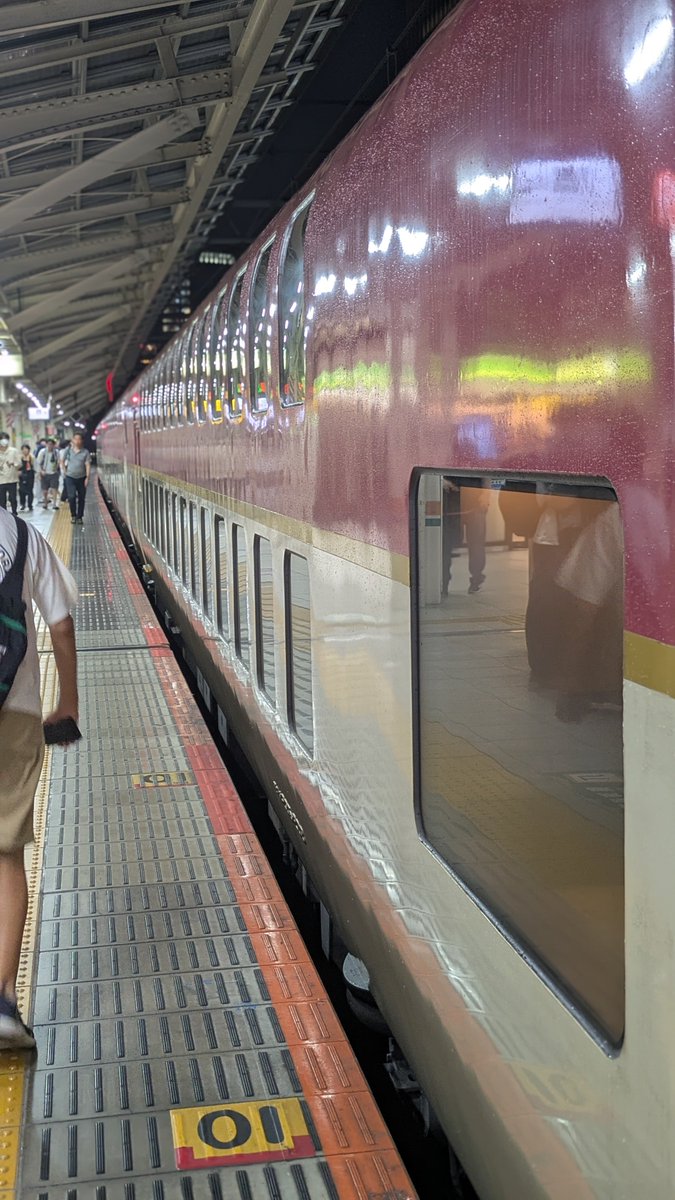 naokisato4's tweet photo. まもなく寝台特急サンライズ号出発しま〜す🚃 https://t.co/uKtXkCe6LZ