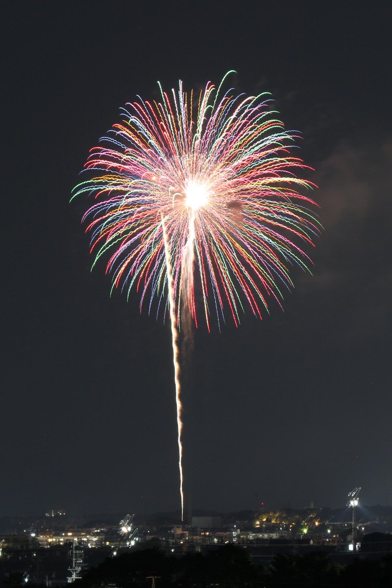 LandOf38123's tweet photo. 佐鳴湖の花火大会🎆

カメラ以外の機材を
忘れるという大失態をしながら撮影📸

約5キロ離れた場所からの
長距離夜間撮影は初めてなので
大変だった😤
無機材撮影🕺✨

本当は、鹿島の花火大会を始め
周辺で行われている
４つの花火大会を
狙ってたんだけどなぁ🥺

娘たちは鹿島の花火大会へ行ってる👍 https://t.co/tiLtqJXJ2L