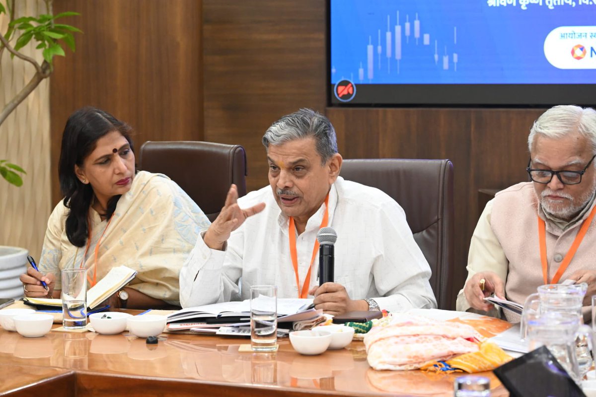 atulkotharissun's tweet photo. “विकसित भारत हेतु शिक्षा” राष्ट्रीय संगोष्ठी का समापन राष्ट्रीय स्वयंसेवक संघ के सरकार्यवाह मा दत्तात्रेय होसबाले जी के प्रेरक समापन उद्बोधन के साथ संपन्न हुआ।

उन्होंने विकसित भारत के निर्माण हेतु भारतीय दृष्टि पर आधारित शिक्षा व्यवस्था की आवश्यकता पर बल दिया। https://t.co/JR091mnD3C