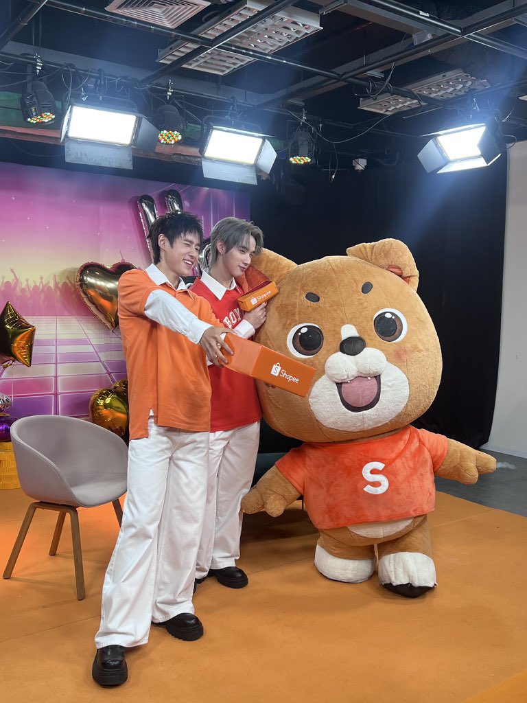 gubgibgob's tweet photo. ถ้าผมมีหลาน 😮‍💨

81 SHOPEELIVE NUTHONG
#ShopeeLivexNutHong
#NutHong #นัทฮง
#nnutdan #hongshihoshi https://t.co/tqr5RIXosD