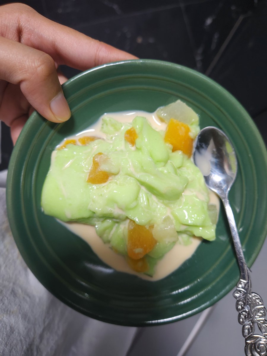 deadboyloser's tweet photo. Eds make u binge anything fym I made jello salad? Ive never even tried jello salad. And I ate the whole thing and I loved it. And now I wanna make mkre stupid things using jello. Hell I might even get a jello mold. https://t.co/aj4yDJGC6W