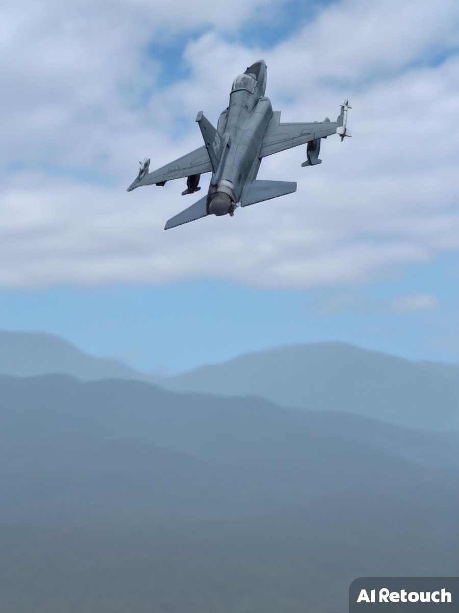 rabbit_fake1208's tweet photo. #上がる飛行機を愛でる

ハセガワ  1/72   F-20   です‼️

TAKE OFF !!
･*･:≡(　ε:) https://t.co/fY7ppz6VIf