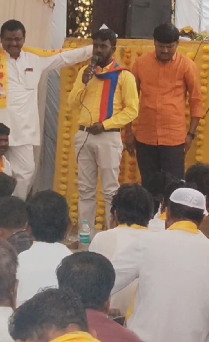 dghatagale's tweet photo. तलवाडा येथे सत्यशोधक अण्णाभाऊ साठे यांच्या जयंतीनिमित्त मनोगत व्यक्त करताना. https://t.co/XowVdlCHYK