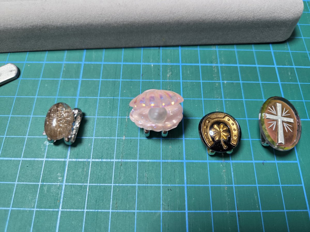 Utopian_Library's tweet photo. 明日、8/2（日）はWaraマルシェです！

帯留め・羽織紐・ピアス・イヤリング・天然石アクセサリーに加え、新作の半巾帯もお持ちします◎

鈴鹿ハンター メインコートにてお待ちしております！
ぜひ遊びに来てください〜✌️ https://t.co/UejU3RLbul