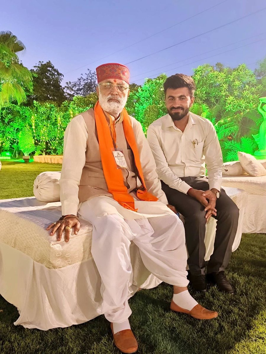 Ramesh4India's tweet photo. राजस्थान जीव-जन्तु कल्याण बोर्ड के माननीय अध्यक्ष (कैबिनेट मंत्री) व जोधपुर के पूर्व सांसद आदरणीय अभिभावक श्रीमान जसवंत सिंह जी बिश्नोई को जन्मदिन की बहुत बहुत बधाई एवं हार्दिक शुभकामनाएं।
@JS_Bishnoi https://t.co/HDK8U9dwjj