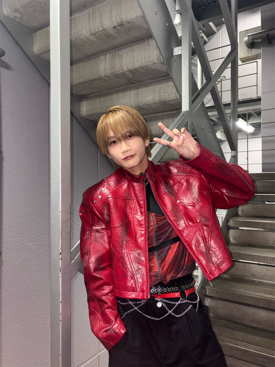 BANGERS_MANATO's tweet photo. SWISH OSAKAありがとうございました！
8月一発目関西からのスタート、OSMでみんなと一緒に盛り上がれて最高に楽しかったです！

明日はリリイベ、初の茶屋町です！
『MISSION:ONE』リリイベ1日目楽しもう！🔥☝️ https://t.co/ZtZxWPfpRi