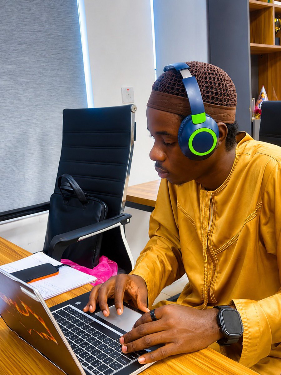 abdul_dzn's tweet photo. The best thing you can do is find peace in what you do
This is me introducing myself again
My name is Abdul - That UI/UX Designer,
I’m a Product Designer & I find my peace in solving problems through design, one interface at a time
Here’s to creating moments that truly matter https://t.co/ORfdSfXsSY
