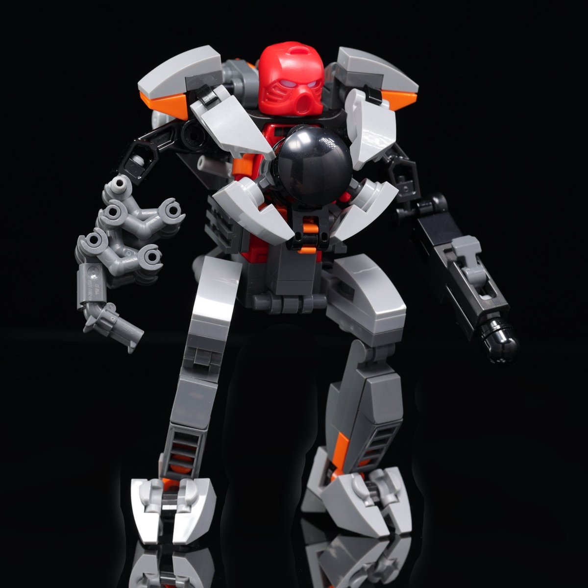 LEGOdouMoko's tweet photo. ミニフィグ化されたバイオニクルが出たので、昔こんなのあったよなと思って作ってみたやつ #LEGO https://t.co/HIpVS6zIlI