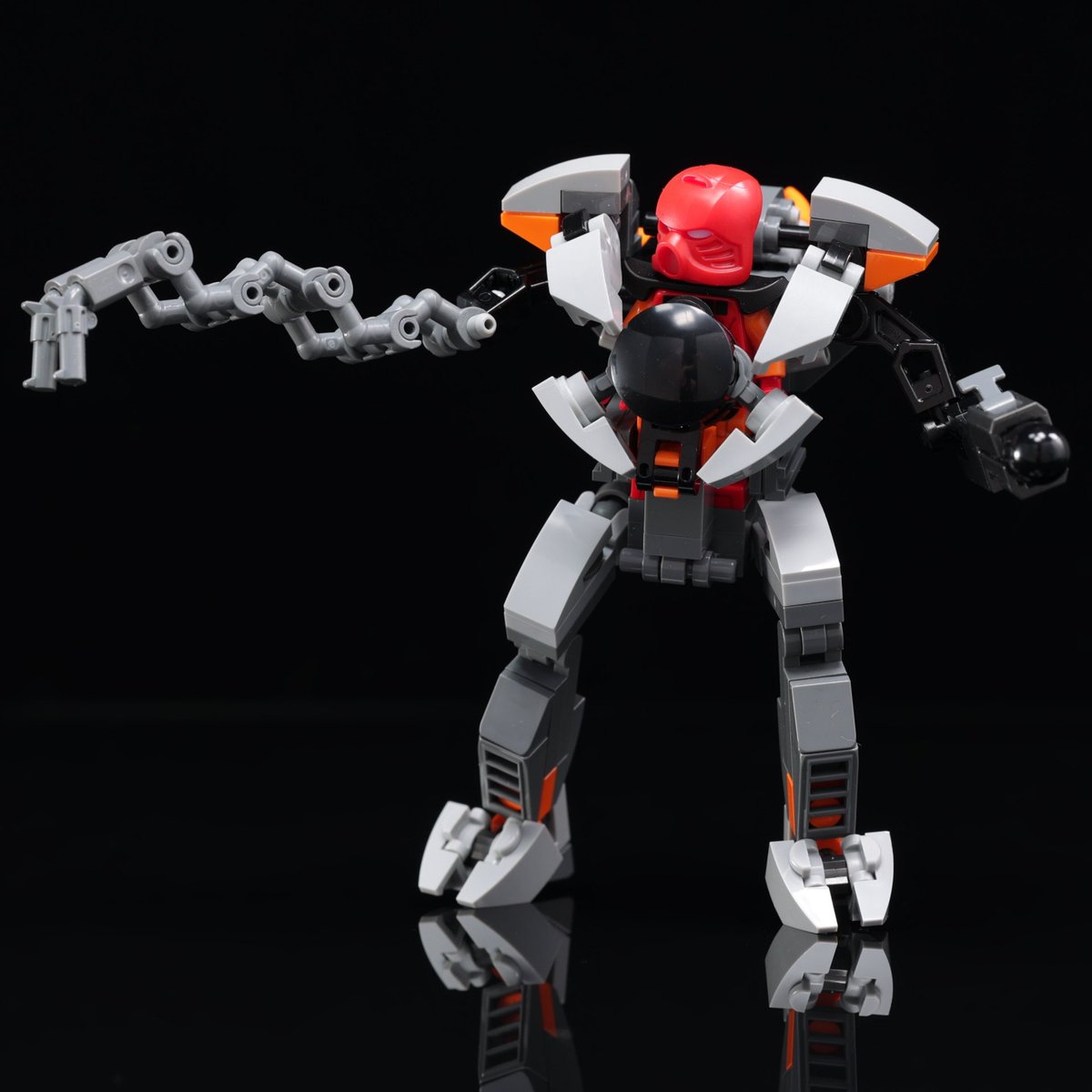 LEGOdouMoko's tweet photo. ミニフィグ化されたバイオニクルが出たので、昔こんなのあったよなと思って作ってみたやつ #LEGO https://t.co/HIpVS6zIlI