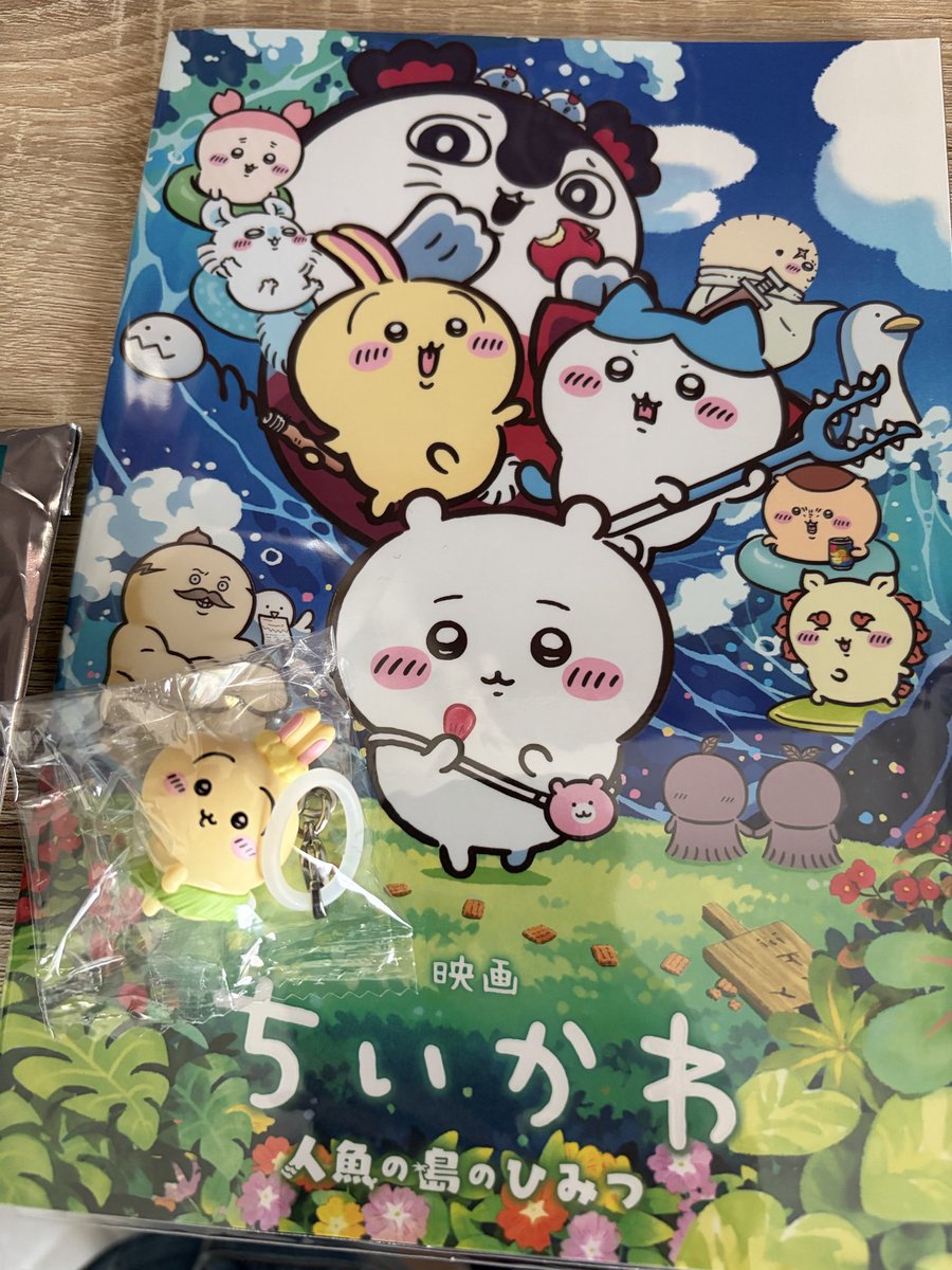 Matako_hamu's tweet photo. ファーストデイで映画安く観れるから
もう一回島行ってきちゃった🏝️

しかも特典まだ貰えたうえに
ヤハ様が来てくれた！最高じゃん！！ https://t.co/ALQKxboVFV