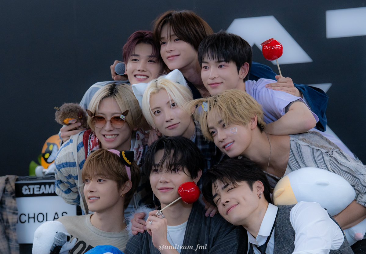 minisodeweno's tweet photo. FAMILY 😭😭😭😭😭 https://t.co/9Ckt4lPrc5