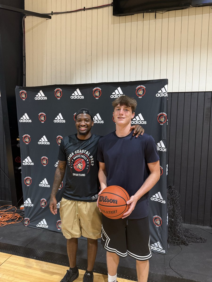 RyanMoriartyD1's tweet photo. Thank you to @TylerJMartin2 and @FLCoastalPrep for letting me use their gym over the past few days https://t.co/nslEsmZd9X