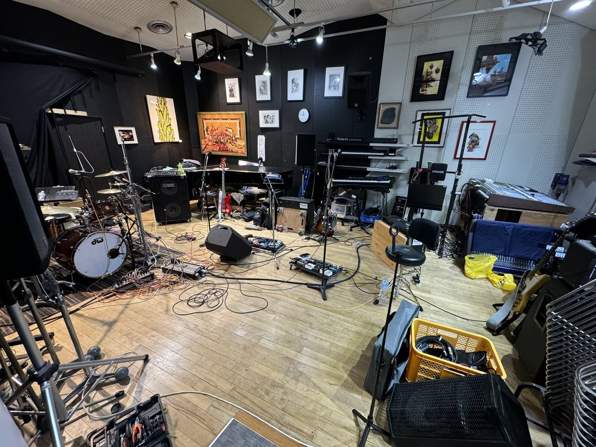 MitchellNoviter's tweet photo. 「WeekEnd studio」、この８月に引っ越しとの事でした！途中経過をば！
今のスタジオでは、約13年間、バンド練習でも録音でも、ずっとお世話になりました！自分の音楽生活に不可欠で最高に思い出深い場所、本当に感謝と寂しさでいっぱいだなぁ・・・（しみじみ）

新しいスタジオ、とても楽しみです！ https://t.co/jua9ebBCoG