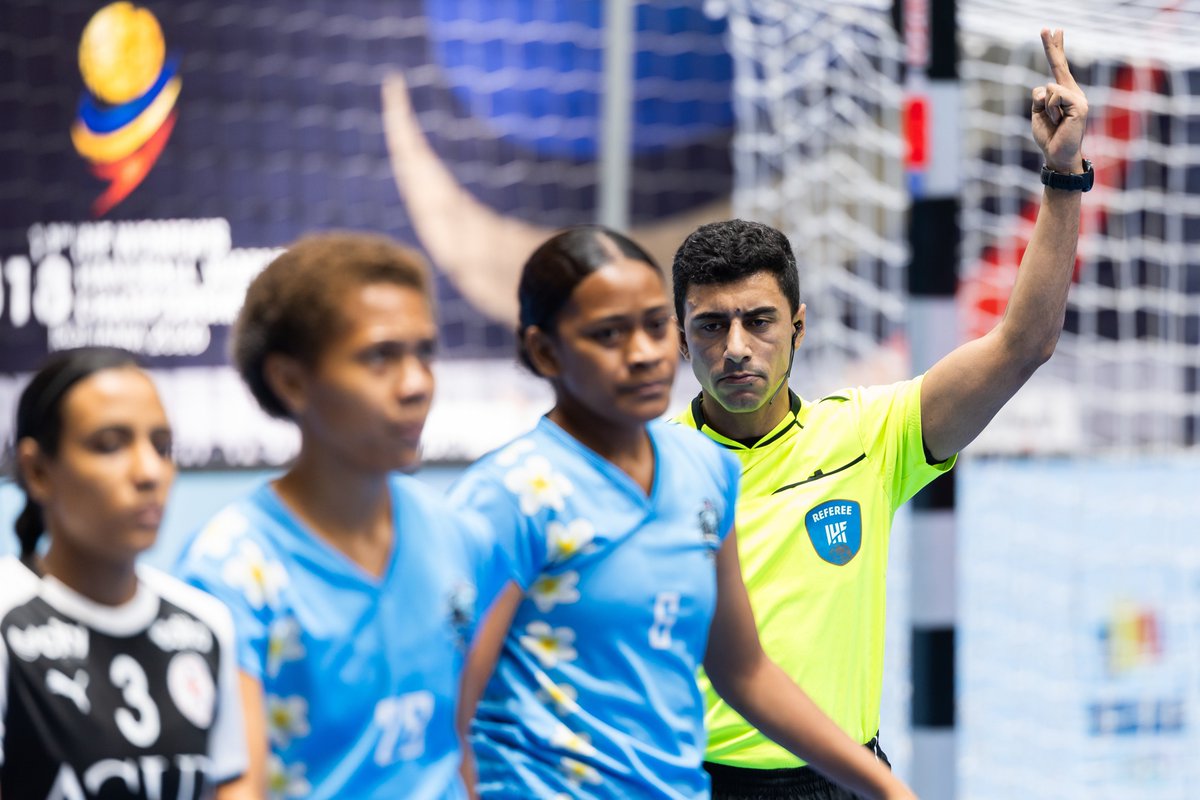 CAHandballARG's tweet photo. ¡Dupla arbitral rioplatense en un partido récord del Mundial juvenil de Croacia! 🇦🇷🤝🇺🇾

Santiago Correa, de Argentina, y Germán Araujo, de Uruguay, pitaron juntos un encuentro para los libros de historia 🤯

Nada menos que 100 goles en 🇪🇬 Egipto 83-17 Fiji 🇫🇯 https://t.co/6JySR1pT6q