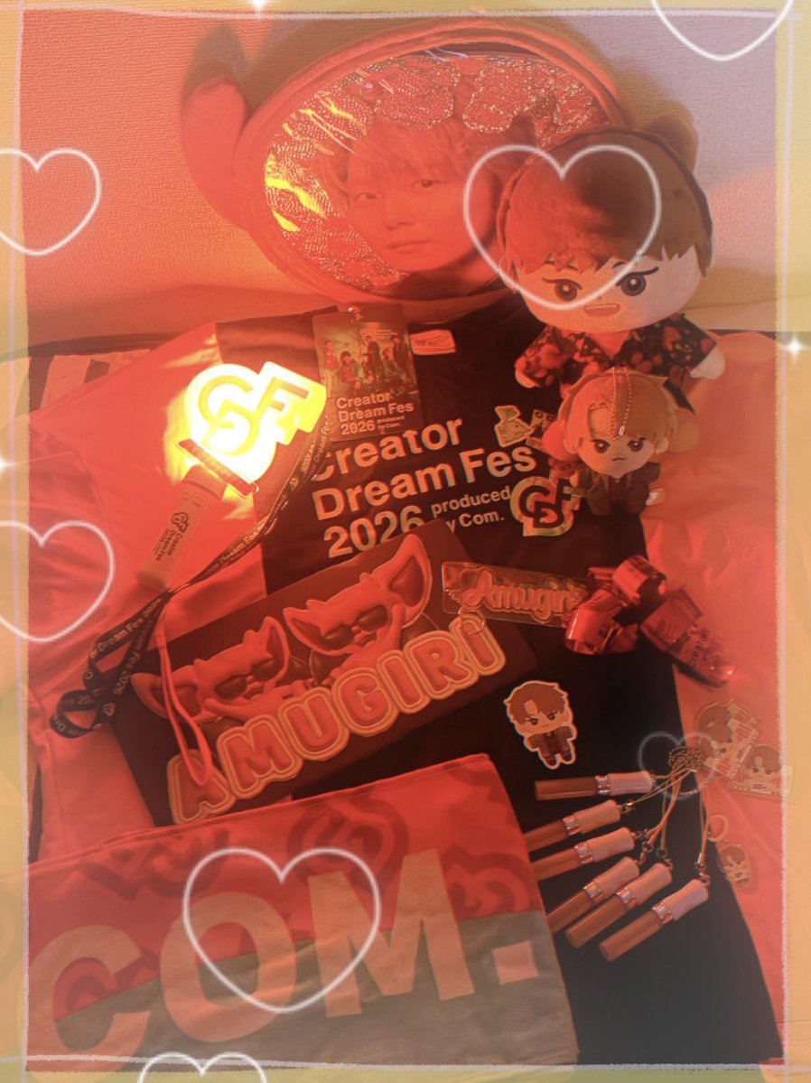 tmjery0123's tweet photo. 【 #CDF2026レポ 】
2年振りのCDFホントにめちゃくちゃ楽しかった😊🧡

今回はTシャツもアレンジしたりうちわもアレンジしたり自分なりにもめちゃくちゃいろいろ準備してたのもあって当日が近づくにつれてめちゃくちゃ楽しみだった😊
当日は予想を何倍も超える最高のステージすぎて4時間があっという間だった😭

XYZ、裸の王様、ラブレター、ミツイ、愛も変わらず、凡人マイウェイ、拝啓俺たちへ、コトダマと8曲もあっちゃんの歌声が聴けたのも凄く贅沢な時間だったなと思ったしコムドットはもちろん他のクリエイターももっともっと応援したいなと感じれる素敵な時間でした✨️

そして最後に発表されたゲームチャンネルの開設はめちゃくちゃうれしい!!!
いつかやってほしいってずっと思ってたから😭
どんな動画上がるのか今から楽しみすぎる😊
いろんなジャンルのゲームやってほしいな😊

言いたいことがまとまらないけど東京ドームでのCDFはラストだけど、CDFはまた開催して欲しいなぁと思っています🧡

#CDF2026   #コムドット  
#コムドットあむぎり @comamugiri0123  
#コムドットゆうた @comyuta0305  
#コムドットやまと @comyamato0515  
#コムドットひゅうが @comhyuga1117  
#コムドットゆうま @comyuma1214